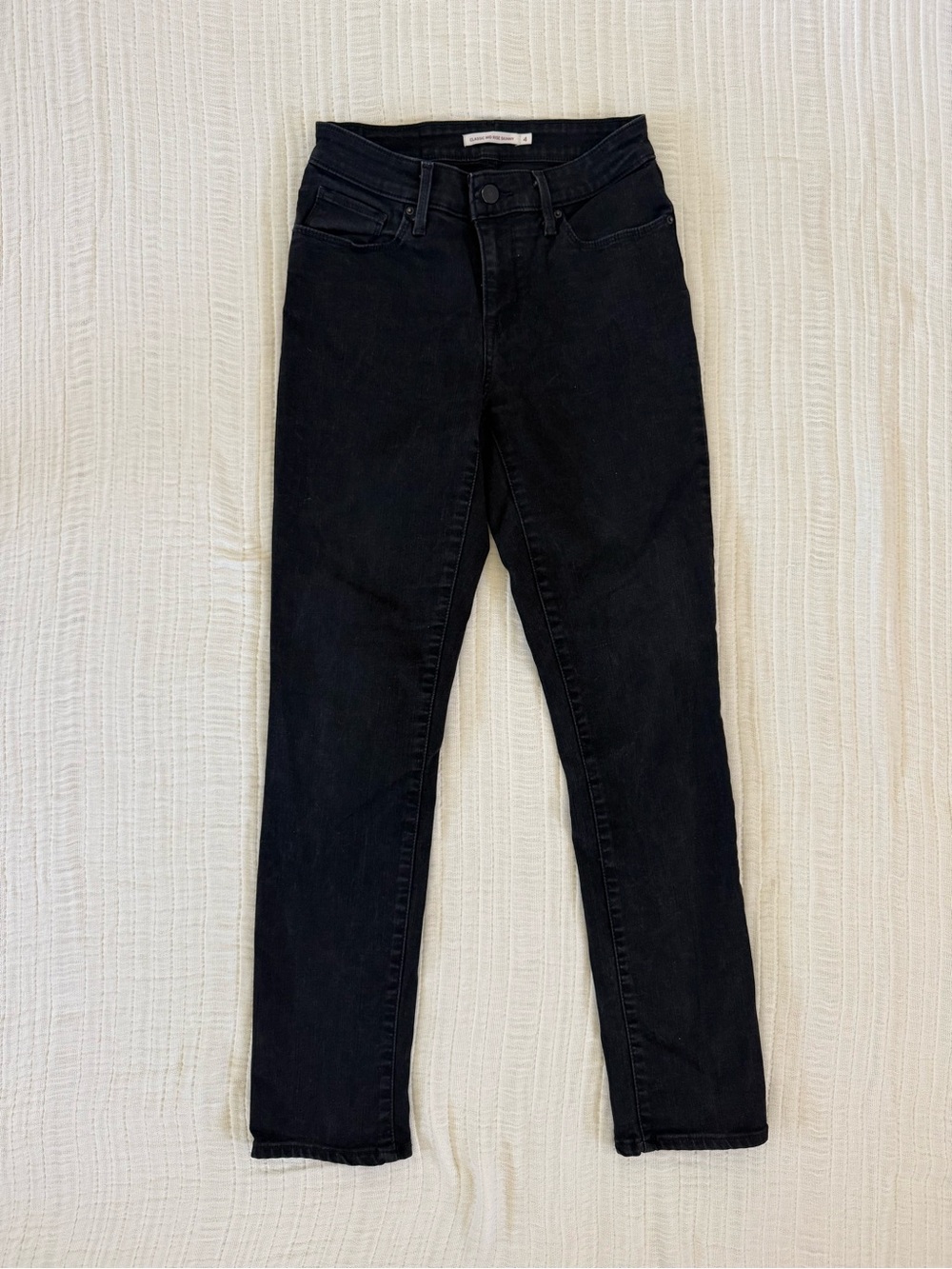 Levi’s 312 Shaping Slim Black Skinny Jeans Size 4